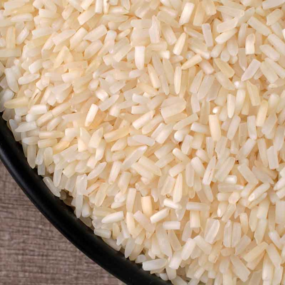 Organic basmati tukada rice in a black bowl, ideal for flavorful and healthy meals