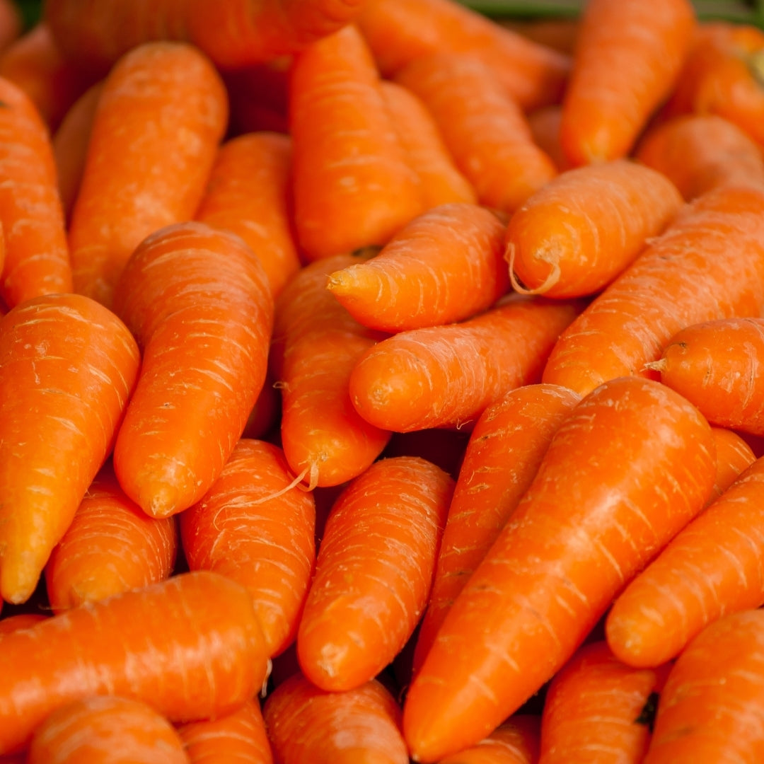 Fresh organic carrot online Mumbai stacked together in a vibrant orange display