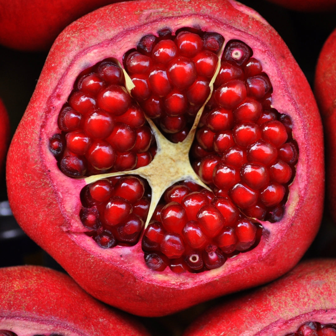 Fresh organic pomegranate online Mumbai, showcasing vibrant red seeds and rich texture